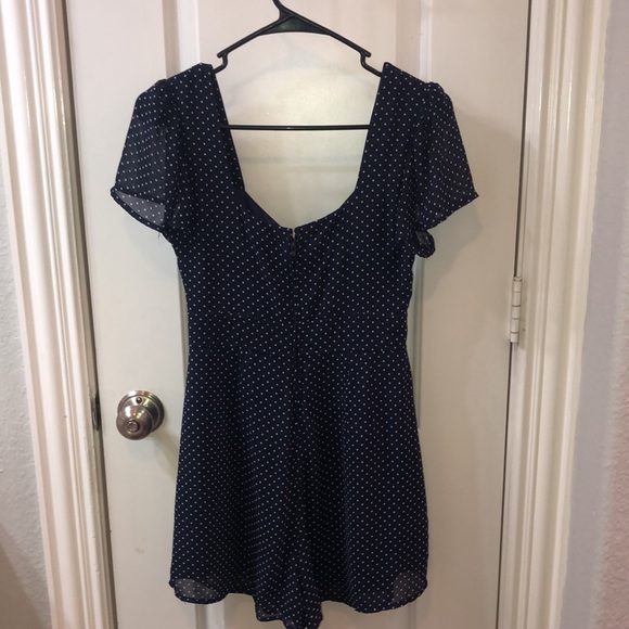 A really cute poka dotted romper - Picture 5 of 6